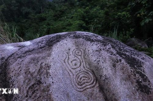 Phú Thọ: Bí ẩn những hình khắc cổ trên đá ở thôn Suối Cỏ