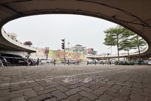 Nhiều bãi xe dưới gầm cầu ở Hà Nội đóng cửa