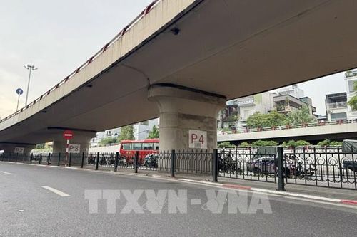 Hà Nội đồng loạt đóng cửa bãi xe dưới gầm cầu