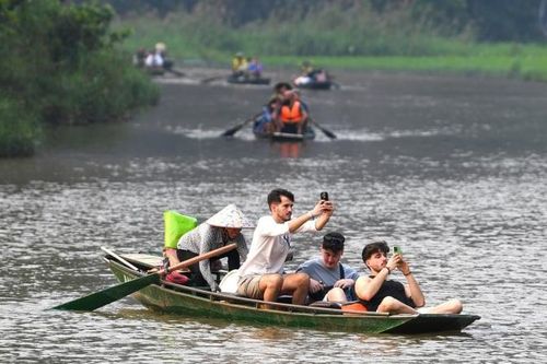 Doanh nghiệp du lịch 'lột xác' để sống
