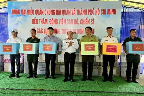 Mang hơi ấm đất liền đến với quân và dân Hòn Khoai, Hòn Chuối