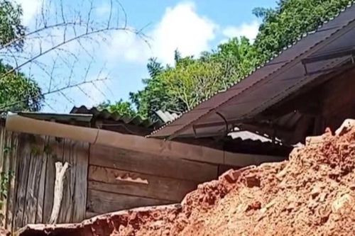 Nghệ An, Thanh Hóa khẩn cấp di dời dân và trường học vì sạt lở