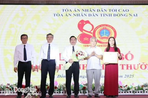 Xây dựng ngành tòa án vững chính trị, giỏi chuyên môn
