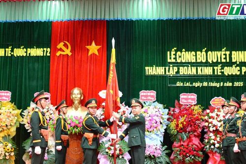 Công bố quyết định thành lập 4 đoàn kinh tế-quốc phòng thuộc Binh đoàn 15