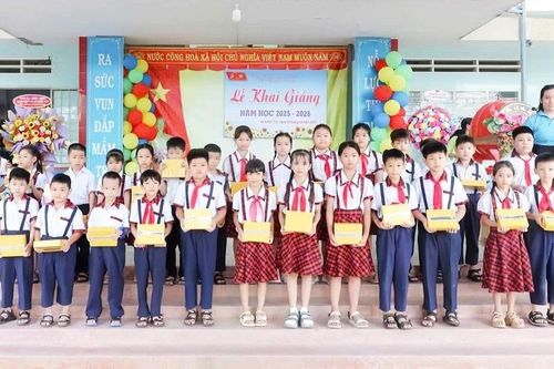 Chương trình 'Mẹ đỡ đầu' nối dài vòng tay nhân ái