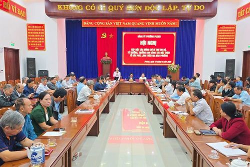 Đảng ủy phường Pleiku gặp mặt 92 cán bộ cơ sở