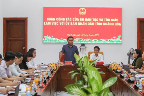 Quan tâm, chăm lo đời sống cho bà con vùng dân tộc thiểu số