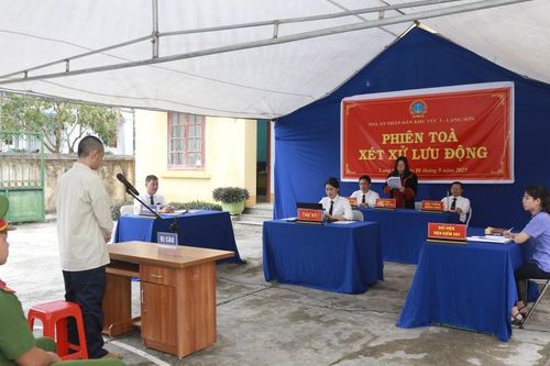 Lĩnh án vì tàng trữ trái phép vũ khí quân dụng