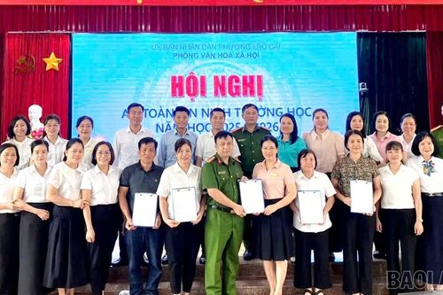 Ký cam kết đảm bảo an ninh, an toàn với các trường học trên địa bàn phường Lào Cai