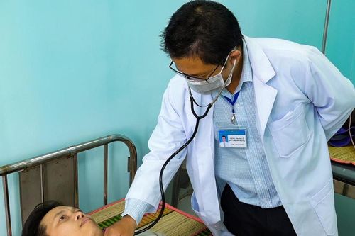 Đồng bào an tâm nhờ y tế cơ sở vững mạnh