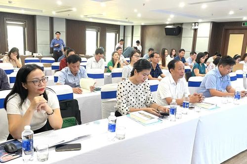 Bồi dưỡng nâng cao năng lực cho cán bộ thông tin và truyền thông
