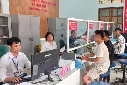 Lùng Tám - Điểm sáng thực hiện dịch vụ công trực tuyến