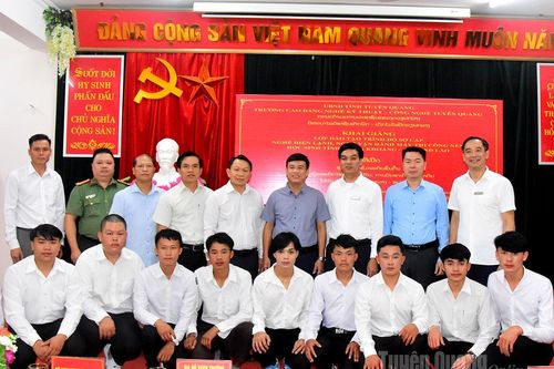 Khai giảng khóa đào tạo nghề cho học sinh tỉnh Xiêng Khoảng