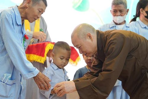 Ấm áp chương trình 'Vu lan - Mùa hiếu đạo' tại Viện Huyết học - Truyền máu Trung ương