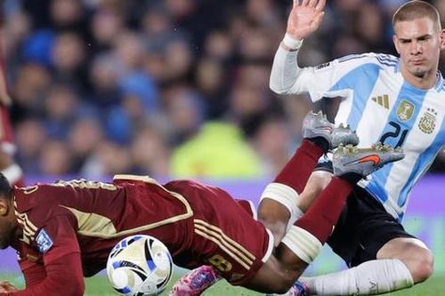 Thiếu vắng Messi, Argentina thua Ecuador ở vòng loại World Cup