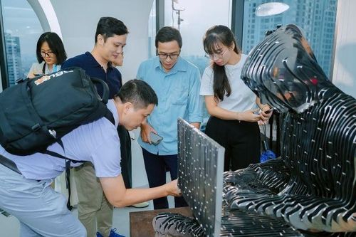 Có thể tham quan tượng 'cha đẻ tiền số' vào thứ Bảy hàng tuần
