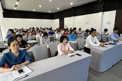 Đào tạo đổi mới mô hình kinh doanh và giải pháp AI thông minh cho trên 50 học viên