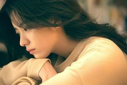Tôi chết lặng khi phát hiện chồng ngoại tình với chính người quen từng thân thiết như chị em trong nhà
