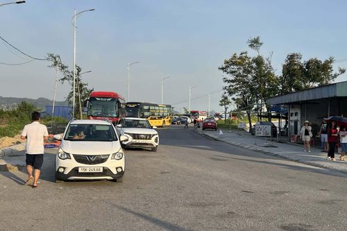Hành khách bị từ chối lên phà rời đảo Cát Bà: Phê bình Sở Xây dựng Hải Phòng