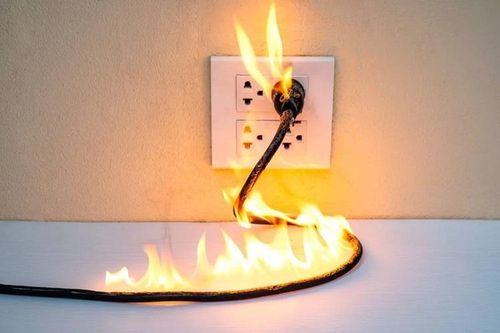 4 nguyên nhân khiến đồ điện gia dụng tự bốc cháy