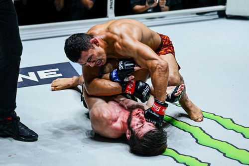 Cao thủ MMA bất khả chiến bại hạ gục võ sĩ Nga, đạt tỷ lệ 'kết liễu' 100%