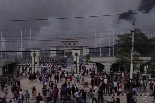 Biểu tình đẫm máu ở Nepal: Tù nhân tràn ra ngoài đòi được trả tự do