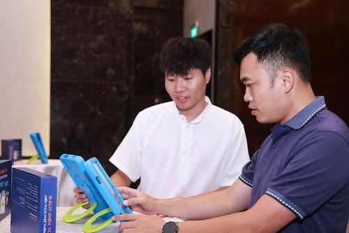 Ra mắt giải pháp công nghệ sách giáo khoa điện tử GK EBooks