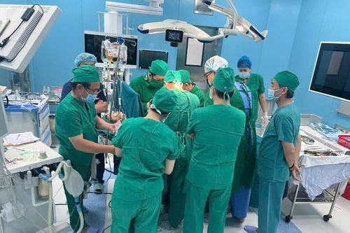 Phối hợp cứu thanh niên chấn thương phức tạp tại Côn Đảo