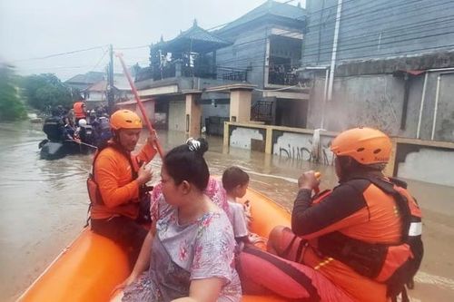 Lũ quét kinh hoàng khiến ít nhất 15 người thiệt mạng ở Indonesia