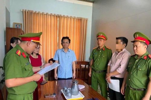 Quảng Ngãi: Cán bộ địa chính bị bắt vì cấp sổ đỏ sai luật