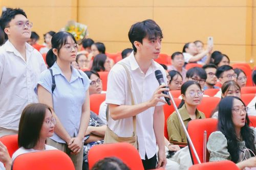 Chia sẻ của bác sĩ nội trú sau màn chọn chuyên ngành viral khắp MXH