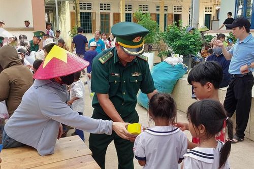 'Bữa tiệc hạnh phúc' nối nhịp yêu thương nơi biên giới
