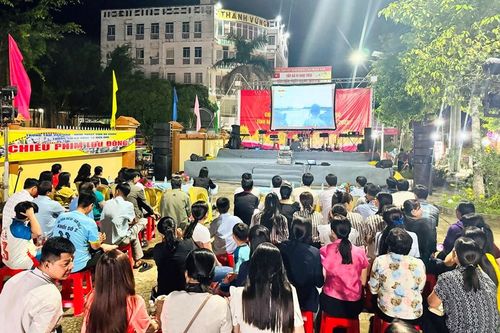Chiếu phim, biểu diễn văn nghệ chào mừng Đại hội Đảng bộ tỉnh An Giang