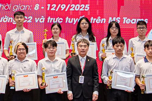 Dàn tân sinh viên 'cực khủng' thủ khoa, quán quân Olympic, giải quốc tế hội tụ