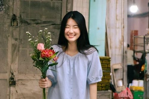 Nhan sắc 'nàng thơ' Hà Thi gây sốt cõi mạng