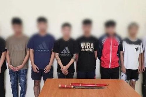Nhóm học sinh, sinh viên mang hung khí đánh nhau, gây rối trật tự công cộng