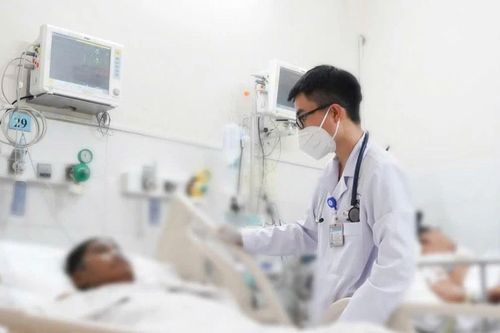 Lội ruộng, người đàn ông bị vi khuẩn 'ăn thịt người' tấn công
