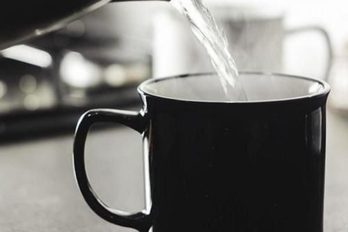 Tác dụng của việc uống nước ấm sau ngủ dậy và những thực phẩm nên tránh khi bụng đói