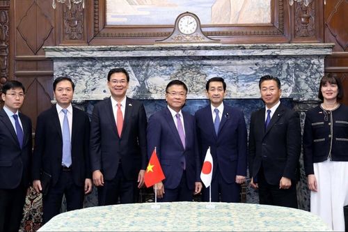 Phó Thủ tướng Lê Thành Long hội kiến Chủ tịch Thượng viện Nhật Bản