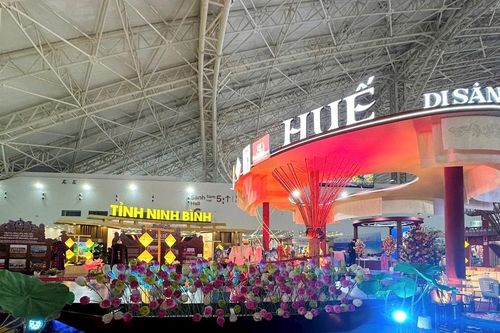 Độc đáo gian trưng bày của Huế tại Triển lãm thành tựu Đất nước