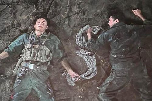 Khi phim chiến tranh 'bùng nổ' doanh thu và cảm xúc