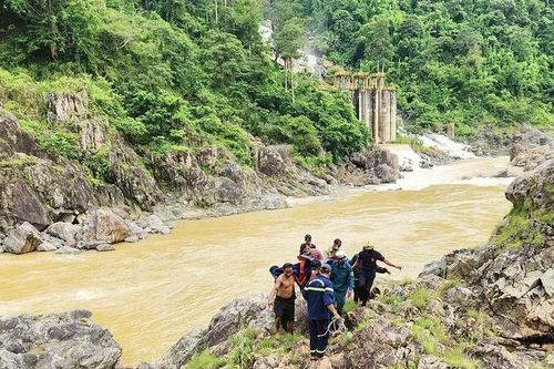 Đi câu cá, bị nước cuốn 3 ngày mới thấy thi thể