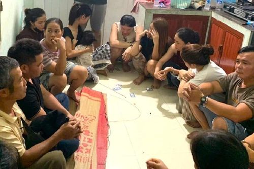 Triệt phá sới bạc có nhiều phụ nữ tham gia, lắp camera cảm biến báo động