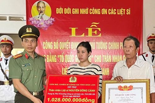 Trao Bằng Tổ quốc ghi công cho Liệt sĩ, trung tá hy sinh khi đang làm nhiệm vụ