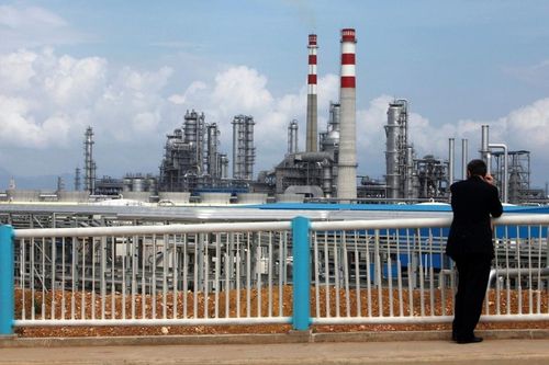Trung Quốc: Gian nan cắt giảm công suất lọc dầu