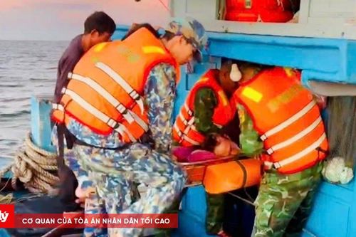 Hải đội Biên phòng 2 kịp thời cứu thuyền viên gặp nạn trên biển