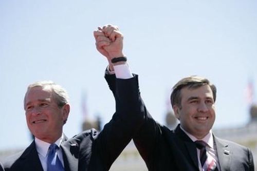 Quả lựu đạn không phát nổ vào phút chót cứu mạng cựu Tổng thống Mỹ George Bush