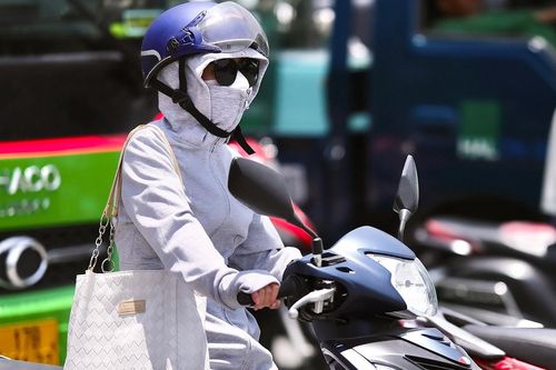 Bóp phanh xe máy thế nào cho an toàn, tránh bị 'vồ ếch'?