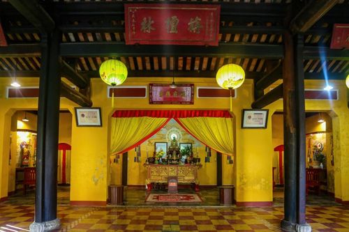 Cổ tự hơn 370 năm tồn tại ở Hội An, lưu giữ nhiều tượng Phật cổ, hương án quý