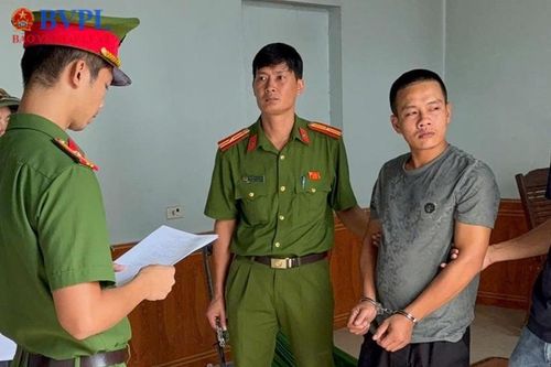 Phê chuẩn khởi tố, bắt tạm giam người bố ngược đãi, hành hạ con ruột